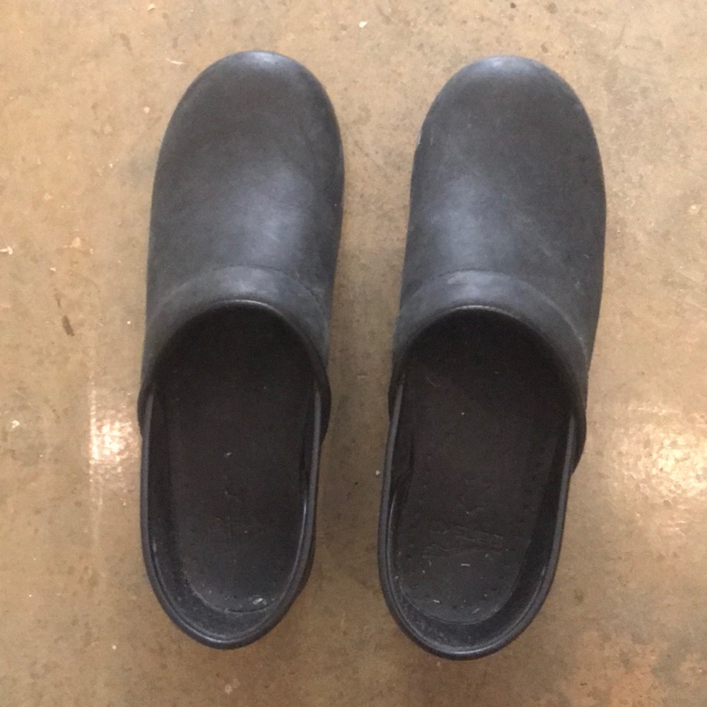 Dansko Clogs W39